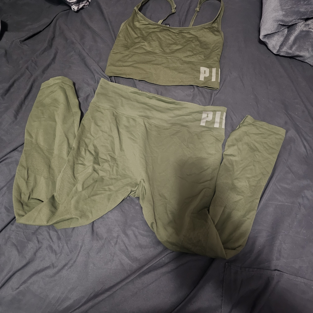 VICTORIA'S SECRET PINK Seamless Lightly Lined Scoop Neck Sports Bra & Legging - Picture 3 of 3